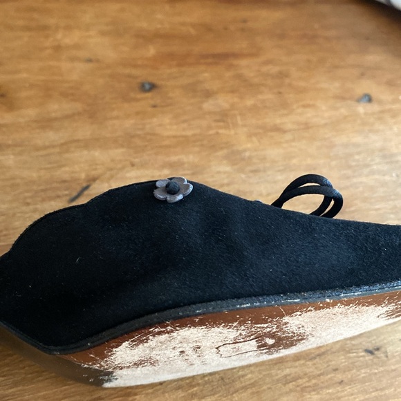 Stuart Weitzman Black Suede Mule- used

Size: 9 M Stuart Weitzman - Picture 14 of 16